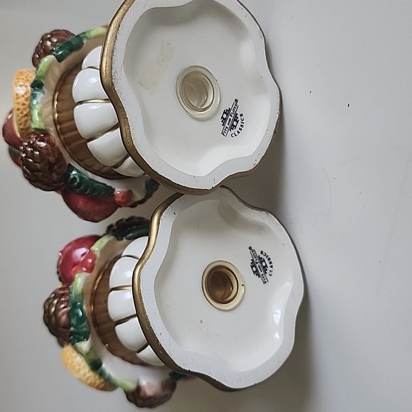 Fitz and Floyd Classics Winter Spice Christmas Salt and Pepper Shaker - Picture 4 of 5